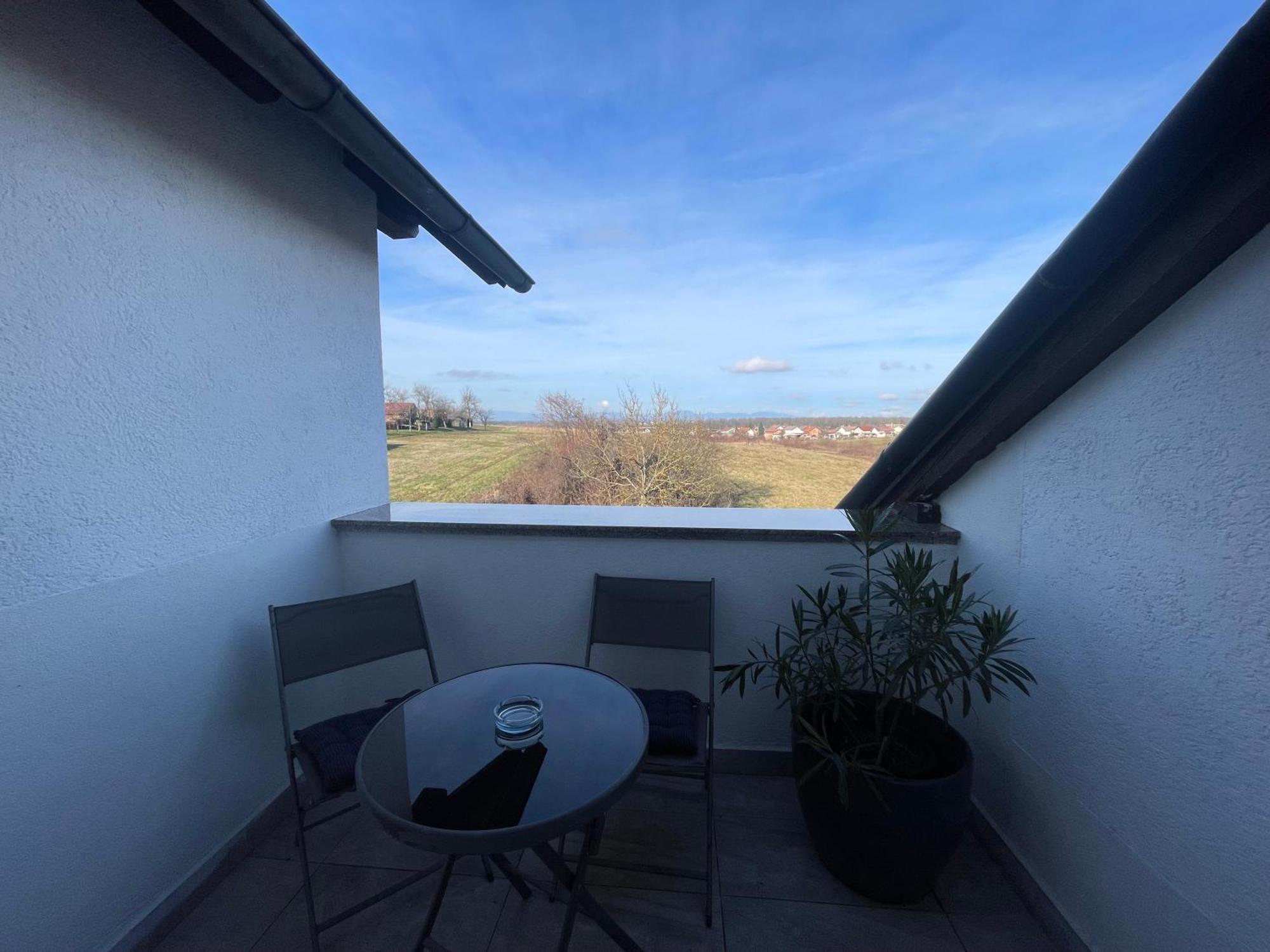 Appartement Milka - Balkon - Besplatan Parking - Samostalna Prijava *